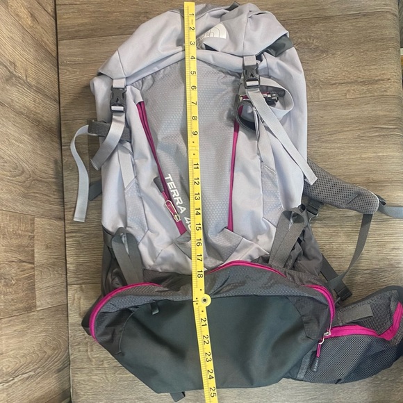 The North Face Terra 40 Hiking Backpack M/L Gray Pink EUC Outdoors - Picture 6 of 9